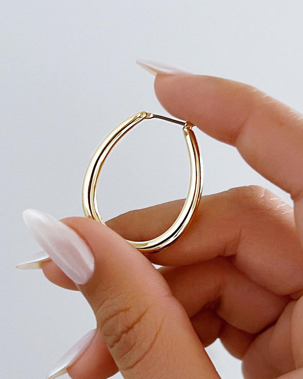 Gold Hoop Earrings - Cuidado