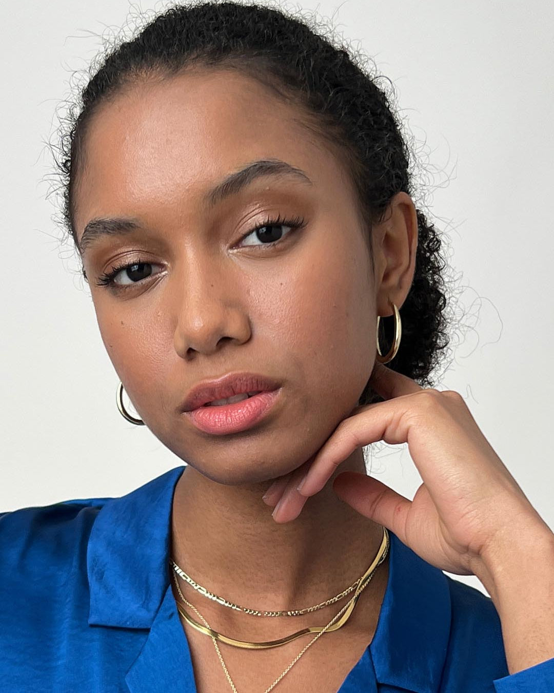 Gold Hoop Earrings - Cuidado