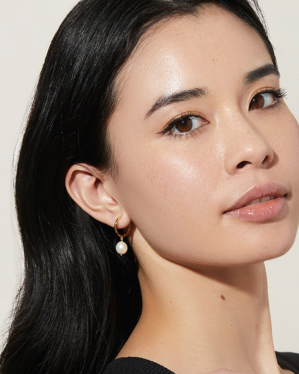 Pearl Hoops - Medium Frida