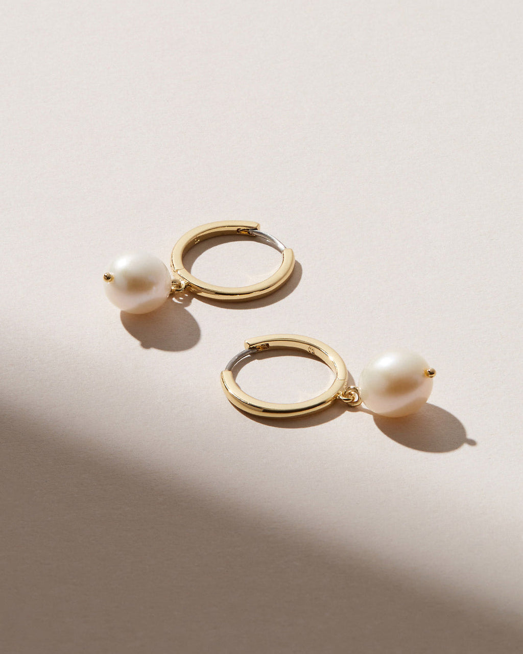 Pearl Hoops - Medium Frida