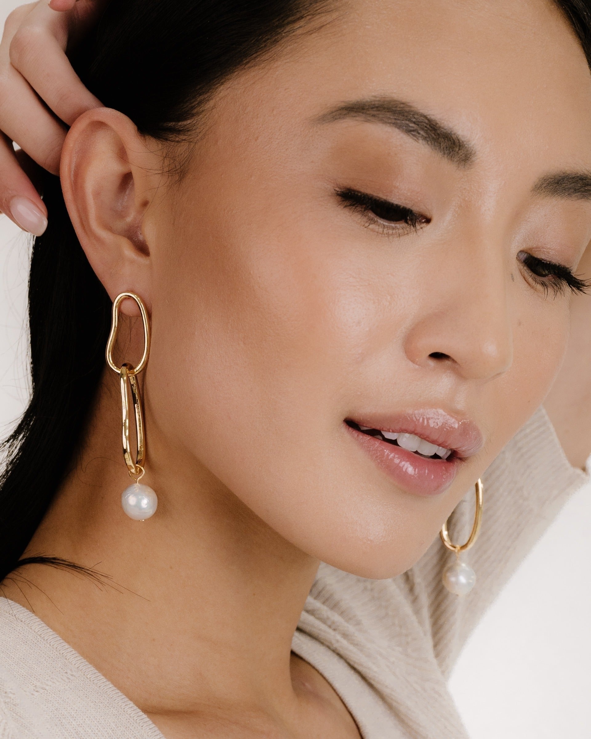 Mara Dangle Pearl Earrings