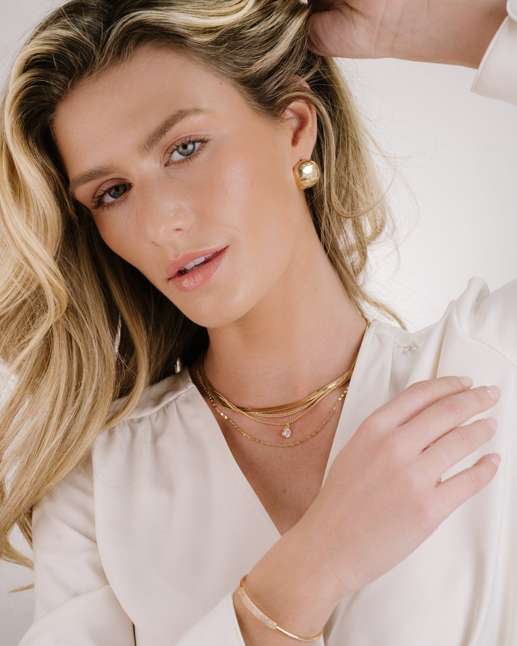 Minimal Curved Square Stud Earrings