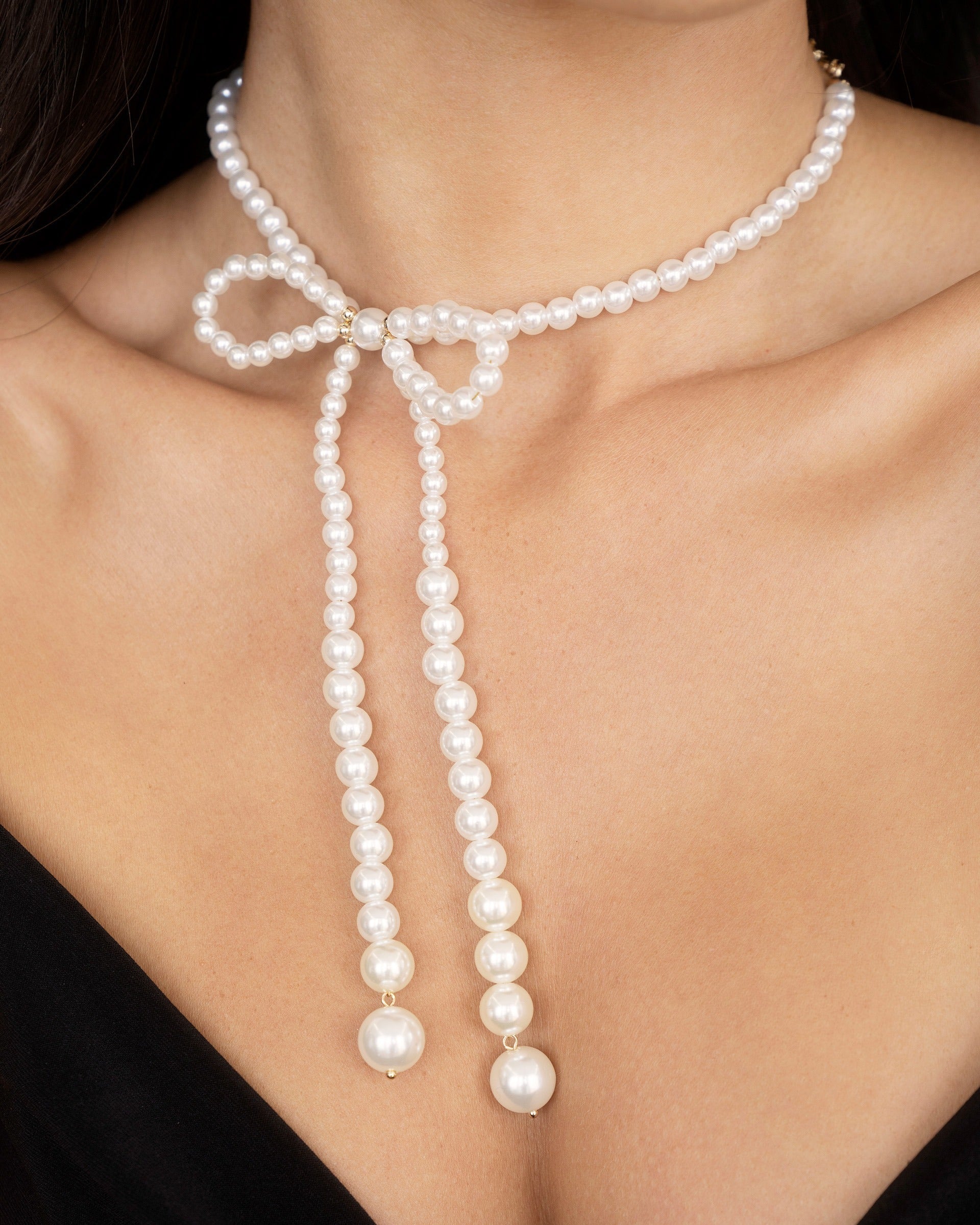 Venus Pearl Bow Necklace