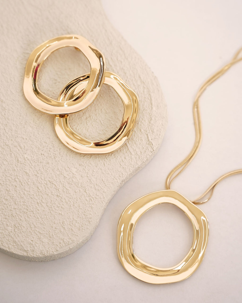 Open Circle Pavè Necklace