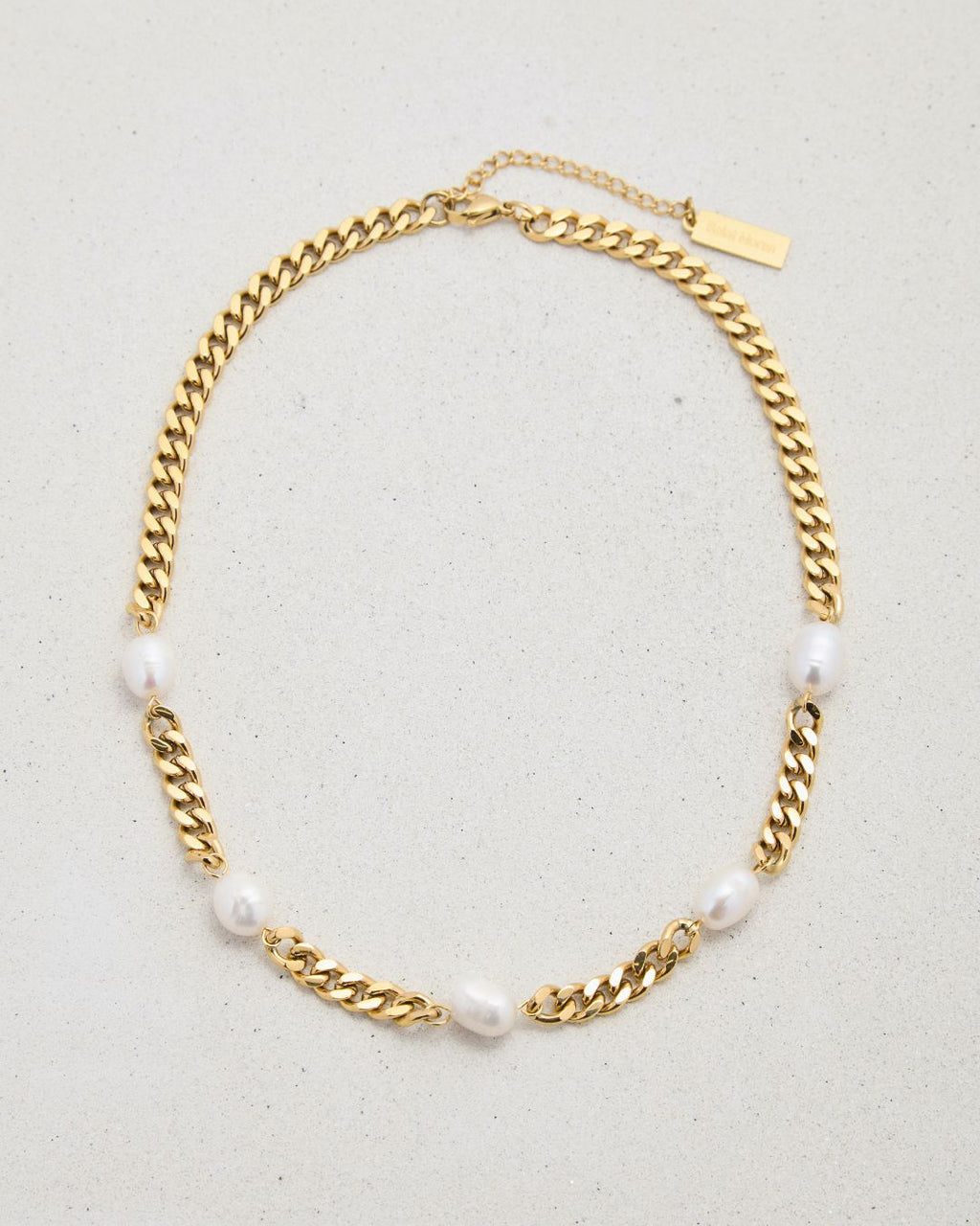 FRESHWATER PEARL SABINE NECKLACE