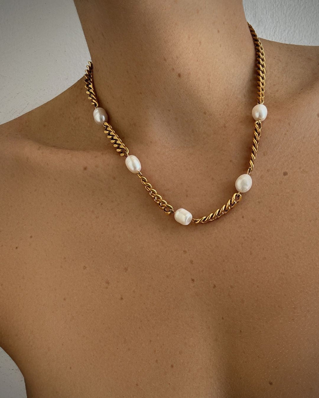 FRESHWATER PEARL SABINE NECKLACE