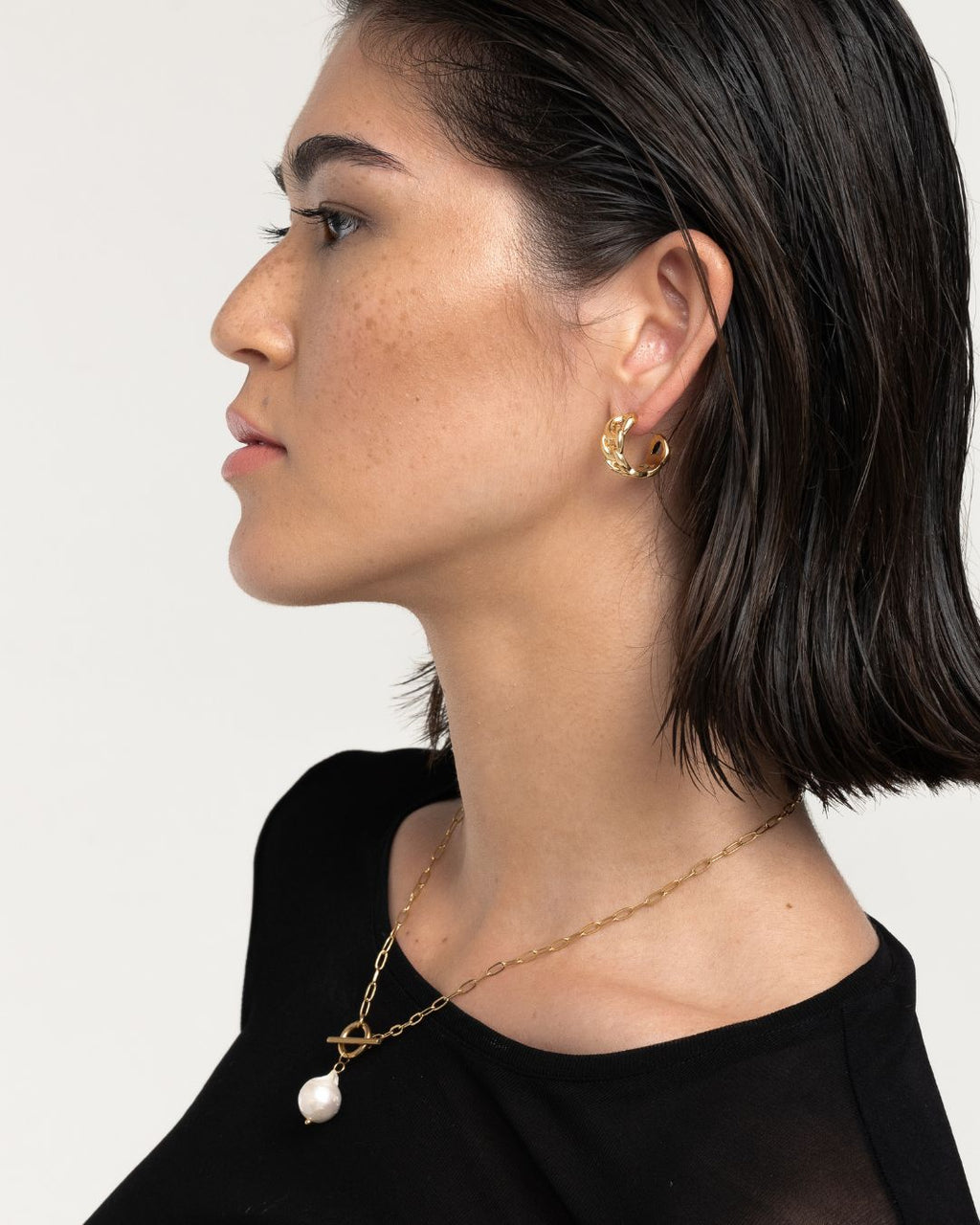 Freshwater Pearl Cassis Necklace